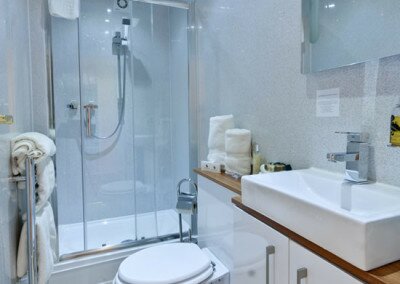 Room 10 - Ensuite