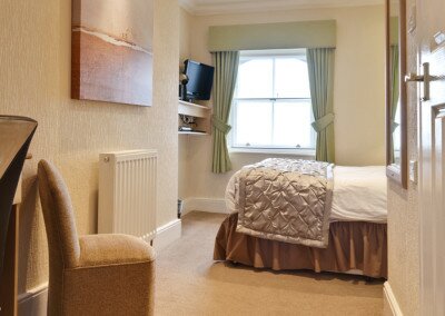 Room 9 Lauriston Court