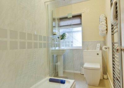 Room 5 Bathroom Lauriston Court