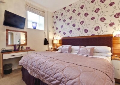 Room 8 Lauriston Court