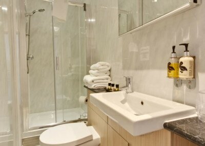 Room 7 Bathroom Lauriston Court