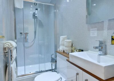 Room 10 Bathroom Lauriston Court