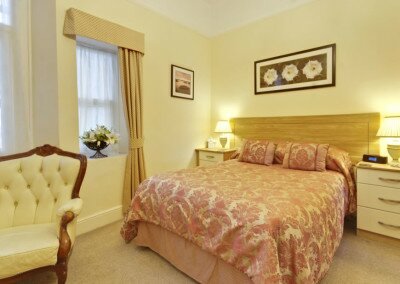 Room 2 Lauriston Court